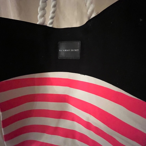 Victoria Secret Weekend Tote bag - nwot - large. - Picture 7 of 9